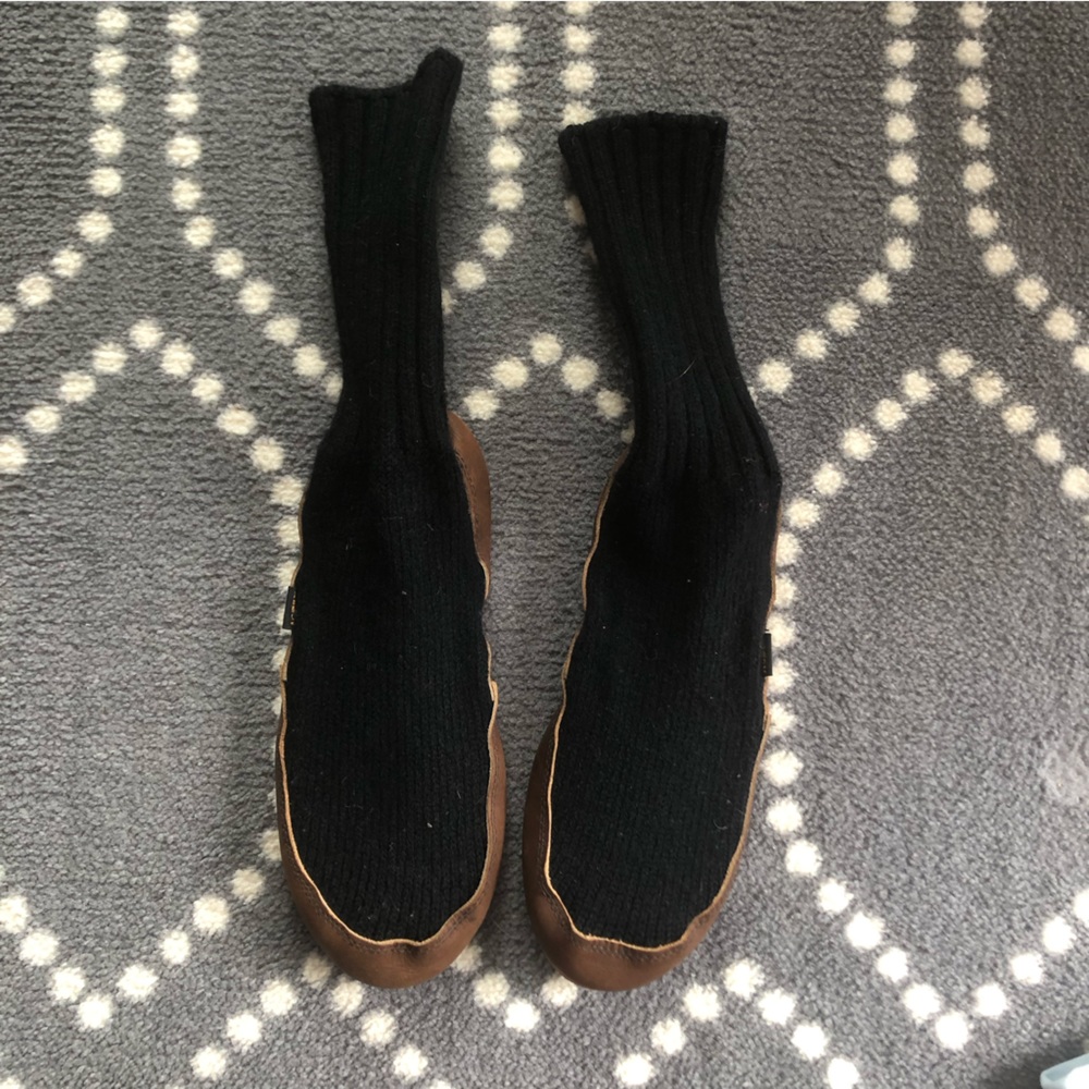 (Acorn) Slipper Sock Shoes - SIZE MEDIUM